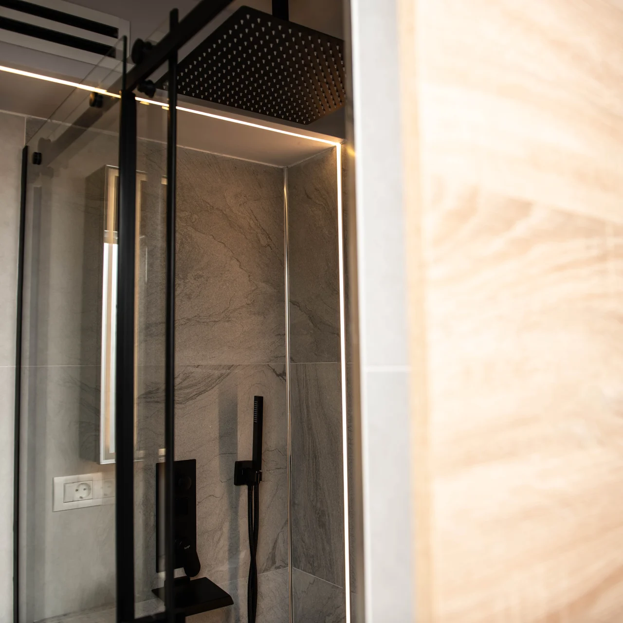 Renovare completă baie mică - După 10