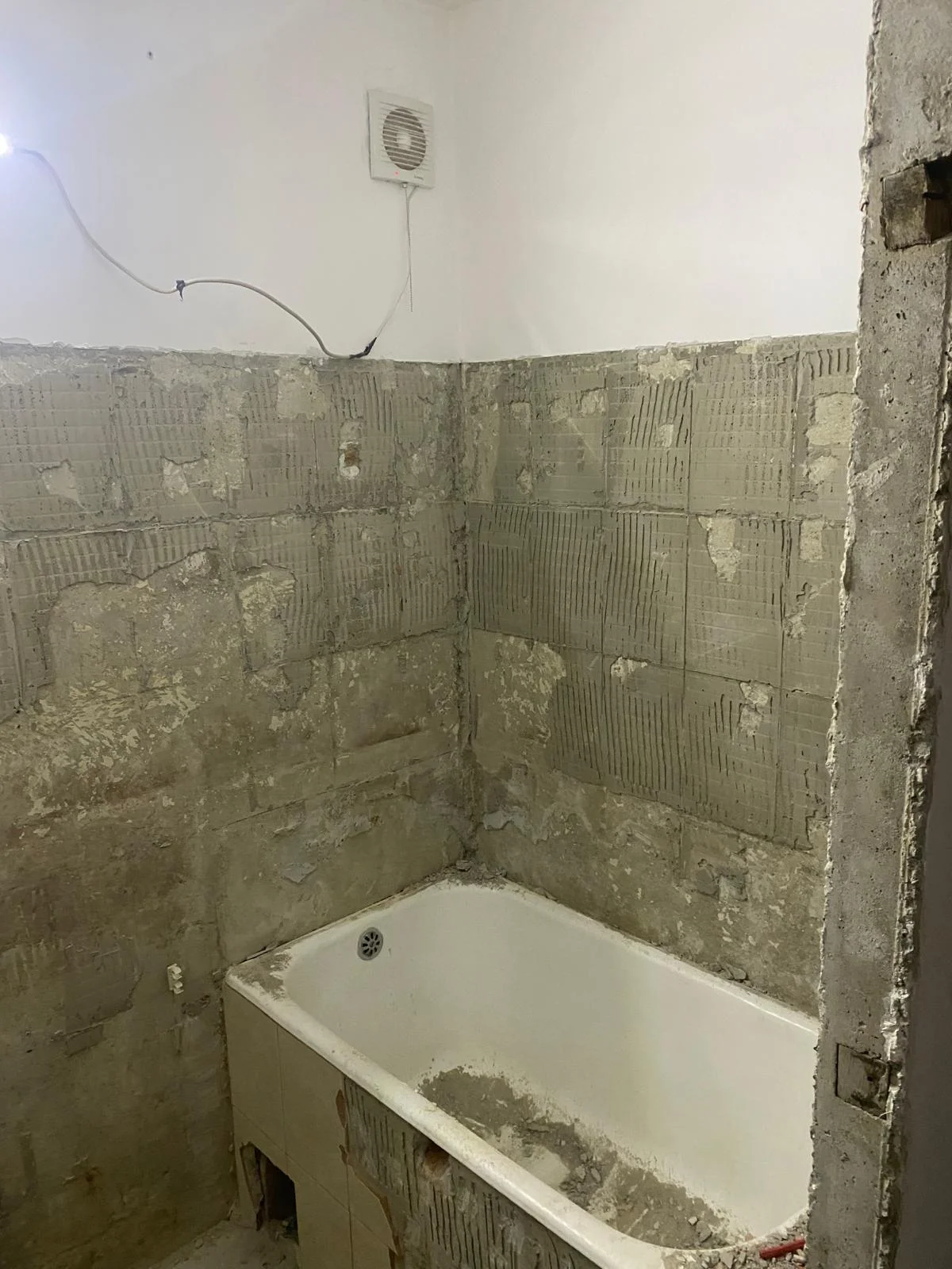 Renovare completă baie mică - Înainte 3